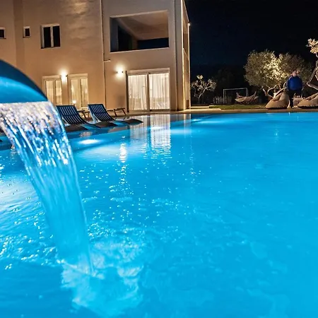Villa Oasis, Luxury