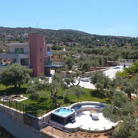 Villa Oasis, Luxury
