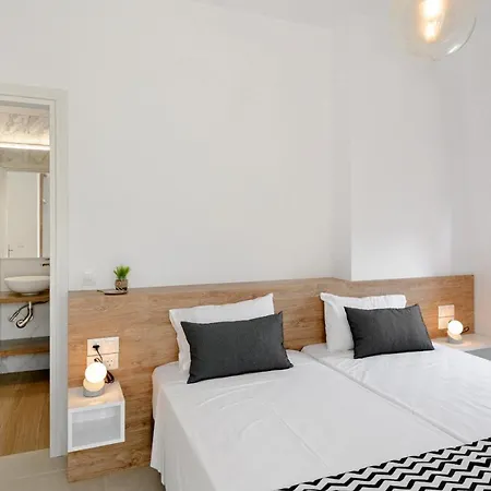 Oasis, Luxury